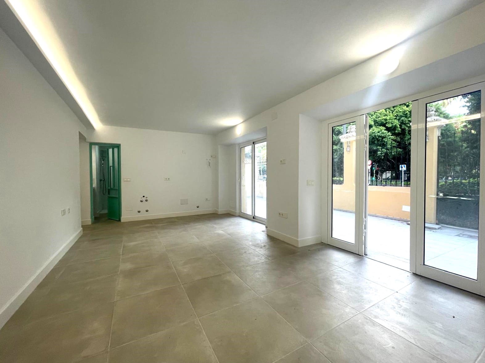 5 bedroom Commercial for rent in Santa Cruz de Tenerife - € 2,000 (Ref: 8807399)