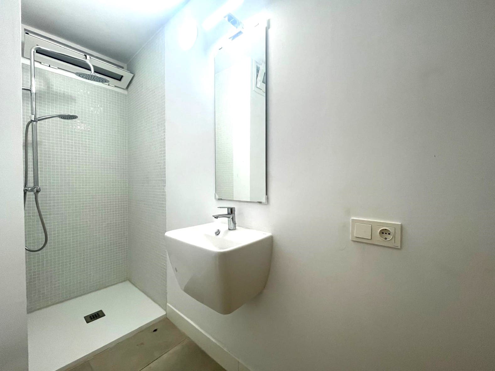 5 bedroom Commercial for rent in Santa Cruz de Tenerife - € 2,000 (Ref: 8807399)