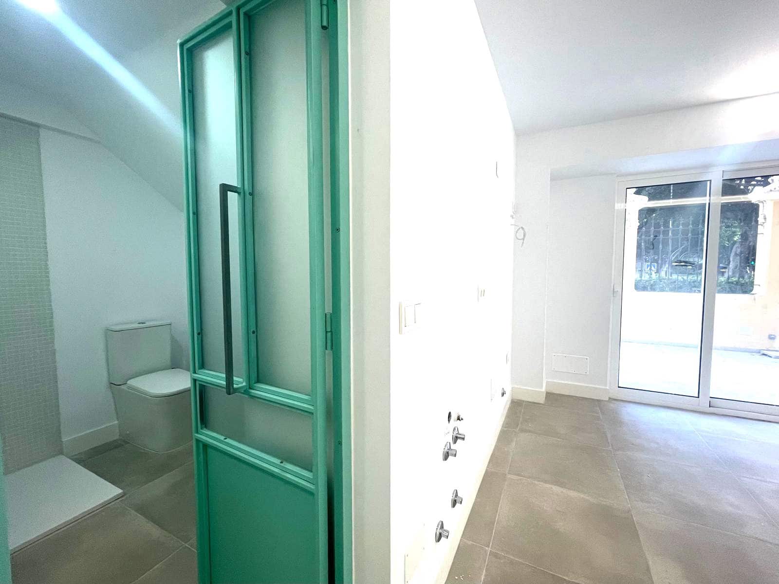 5 bedroom Commercial for rent in Santa Cruz de Tenerife - € 2,000 (Ref: 8807399)