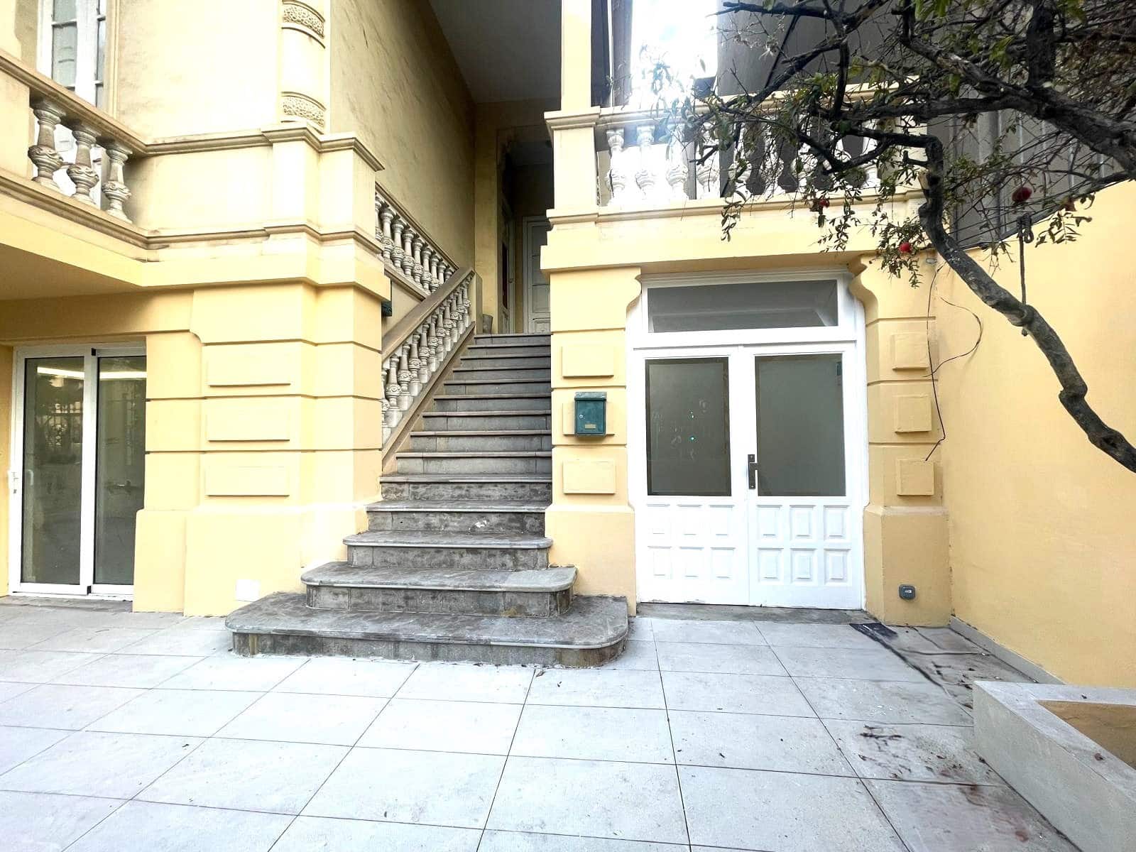 5 bedroom Commercial for rent in Santa Cruz de Tenerife - € 2,000 (Ref: 8807399)