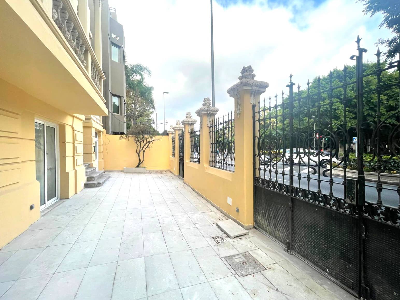 5 bedroom Commercial for rent in Santa Cruz de Tenerife - € 2,000 (Ref: 8807399)