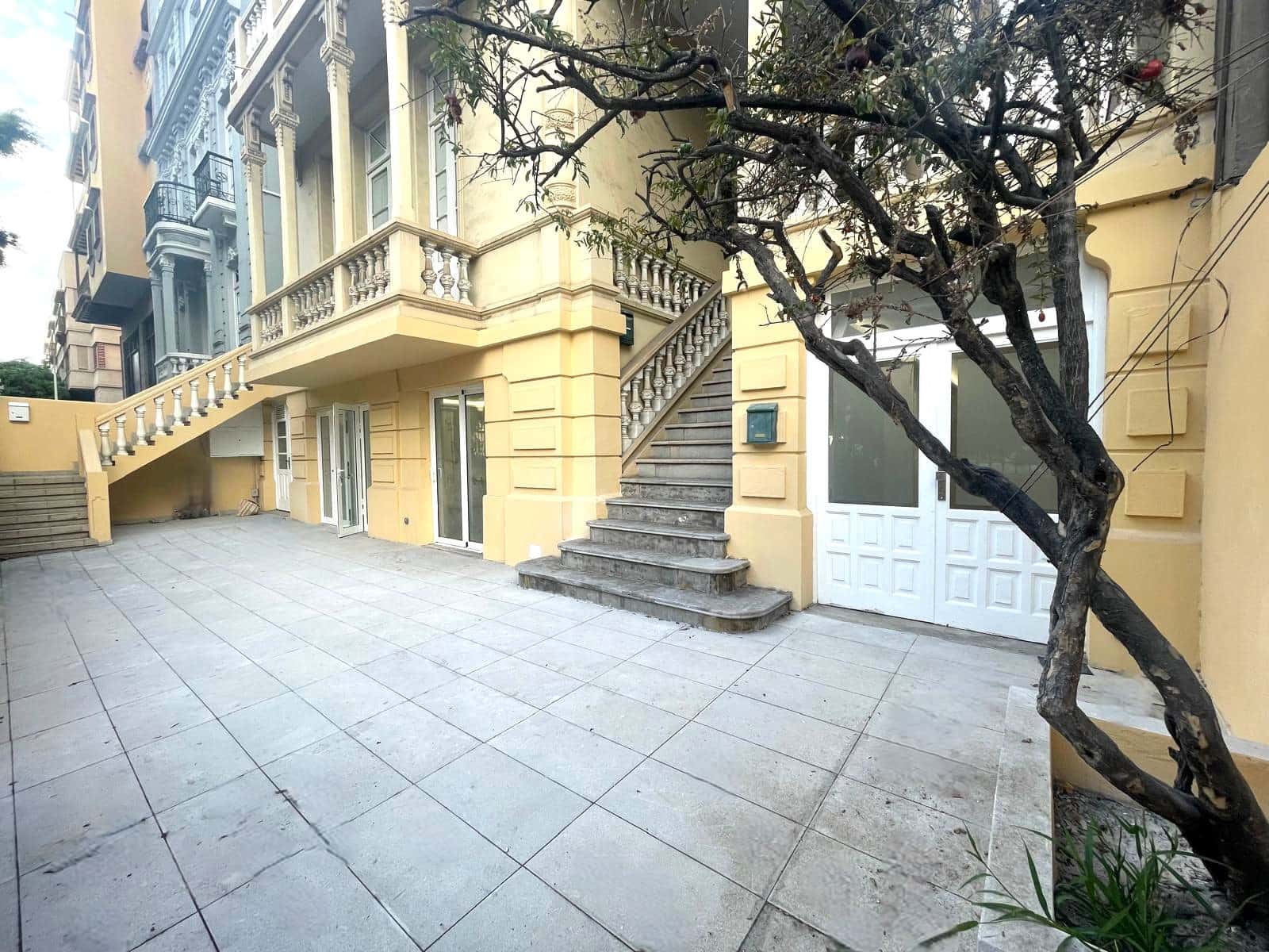 5 bedroom Commercial for rent in Santa Cruz de Tenerife - € 2,000 (Ref: 8807399)