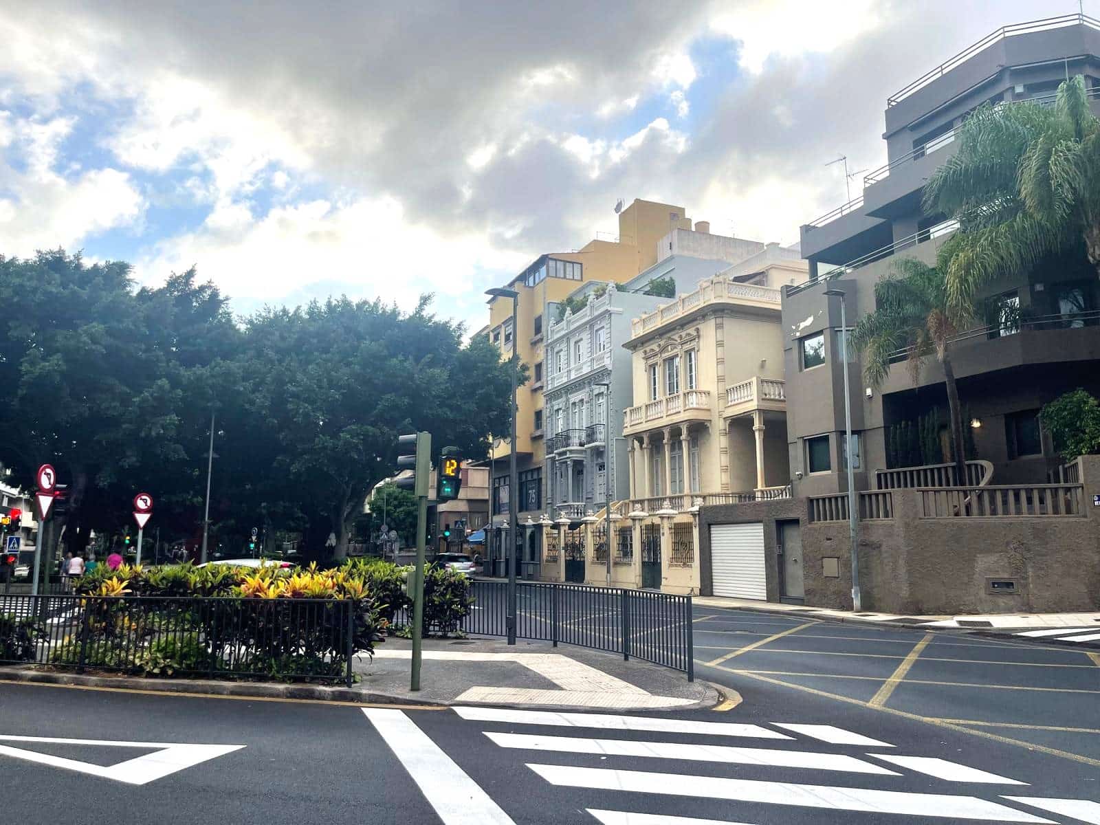 5 bedroom Commercial for rent in Santa Cruz de Tenerife - € 2,000 (Ref: 8807399)