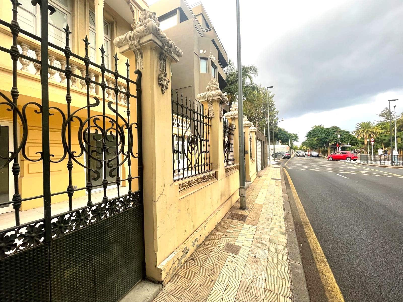 5 bedroom Commercial for rent in Santa Cruz de Tenerife - € 2,000 (Ref: 8807399)