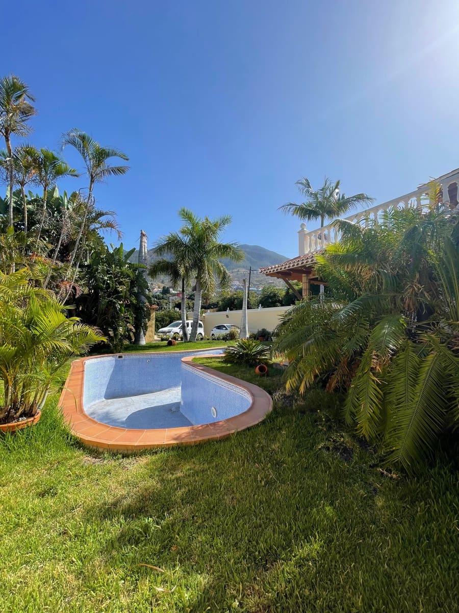 5 soveværelse Villa til salg i Los Llanos de Aridane med swimmingpool garage - € 860.000 (Ref: 9162812)