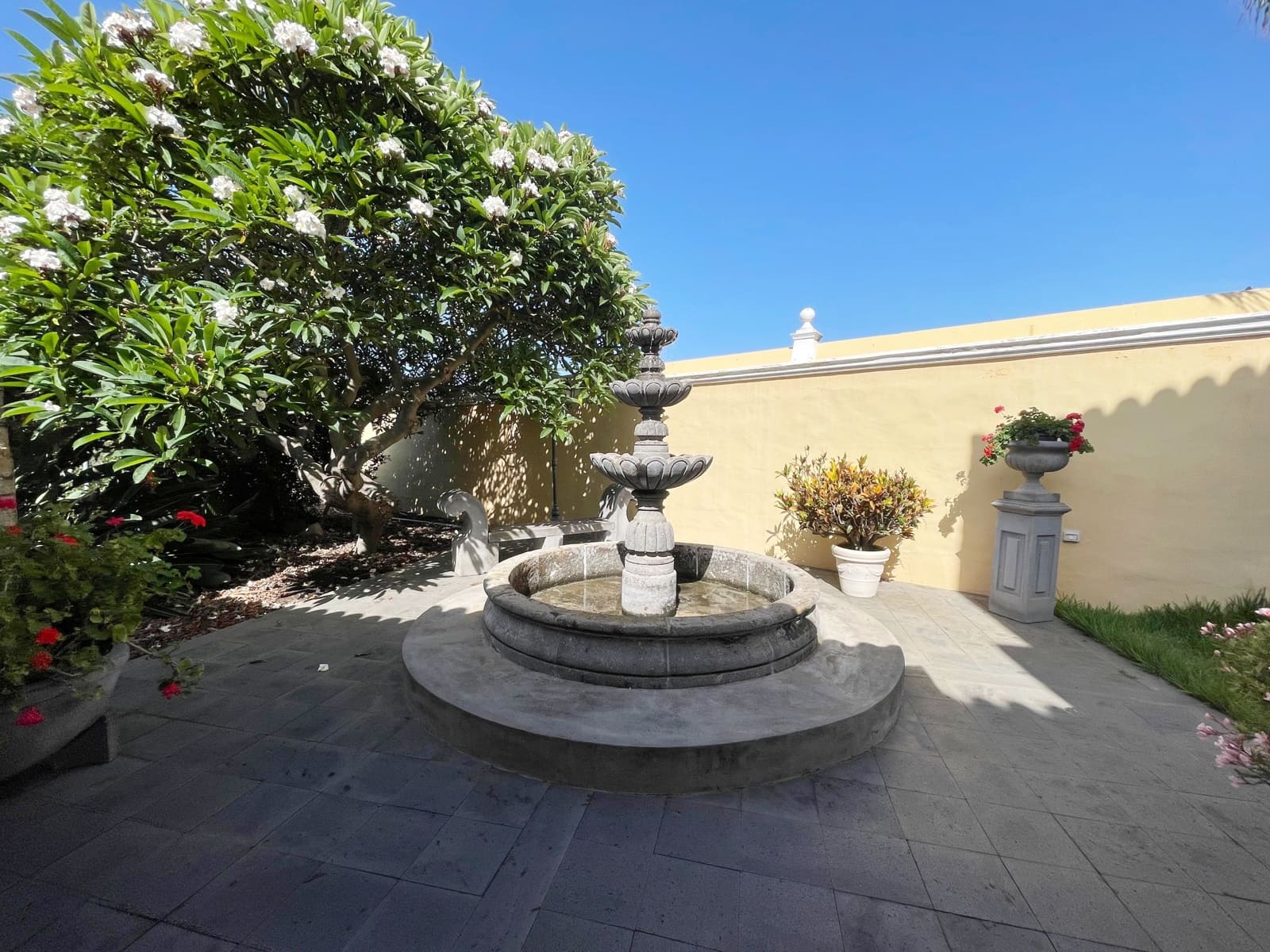 5 soveværelse Villa til salg i Los Llanos de Aridane med swimmingpool garage - € 860.000 (Ref: 9162812)