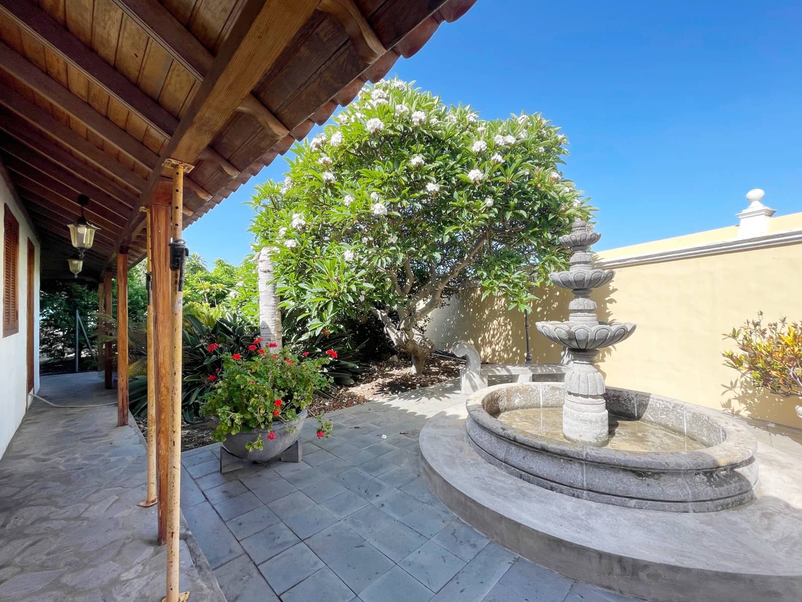 5 soveværelse Villa til salg i Los Llanos de Aridane med swimmingpool garage - € 860.000 (Ref: 9162812)