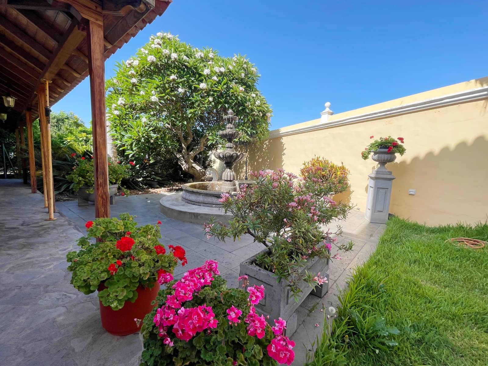 5 soveværelse Villa til salg i Los Llanos de Aridane med swimmingpool garage - € 860.000 (Ref: 9162812)