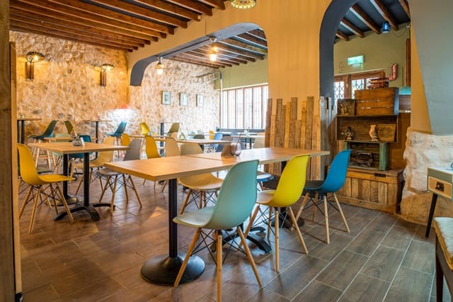 Negocio de 3 habitaciones en Pinoso en venta con garaje - 380.000 € (Ref: 10034692)
