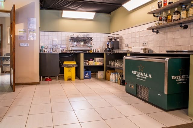 Negocio de 3 habitaciones en Pinoso en venta con garaje - 380.000 € (Ref: 10034692)
