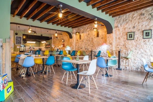 Negocio de 3 habitaciones en Pinoso en venta con garaje - 380.000 € (Ref: 10034692)