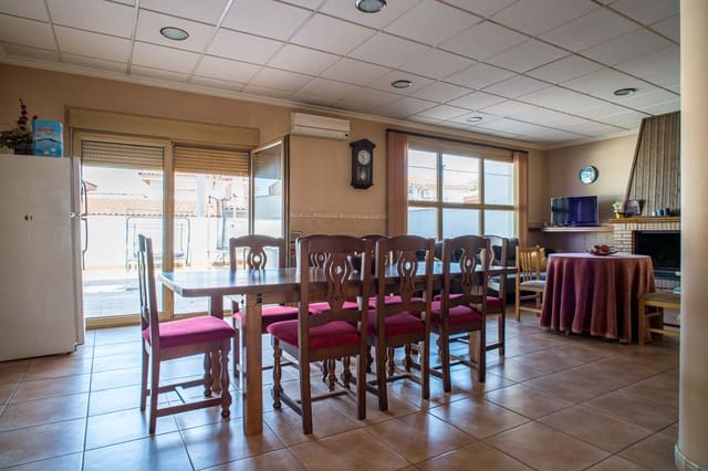 Casa de 5 habitaciones en Pinoso en venta con garaje - 399.950 € (Ref: 10034781)