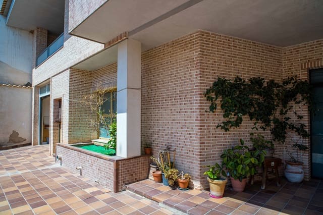 Casa de 5 habitaciones en Pinoso en venta con garaje - 399.950 € (Ref: 10034781)