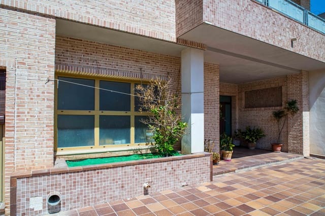 Casa de 5 habitaciones en Pinoso en venta con garaje - 399.950 € (Ref: 10034781)