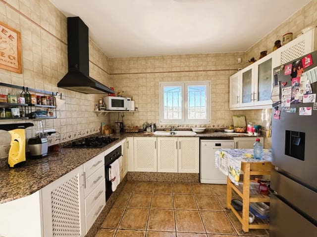 4 slaapkamer Villa te koop in Pinoso met zwembad - € 350.000 (Ref: 10034799)