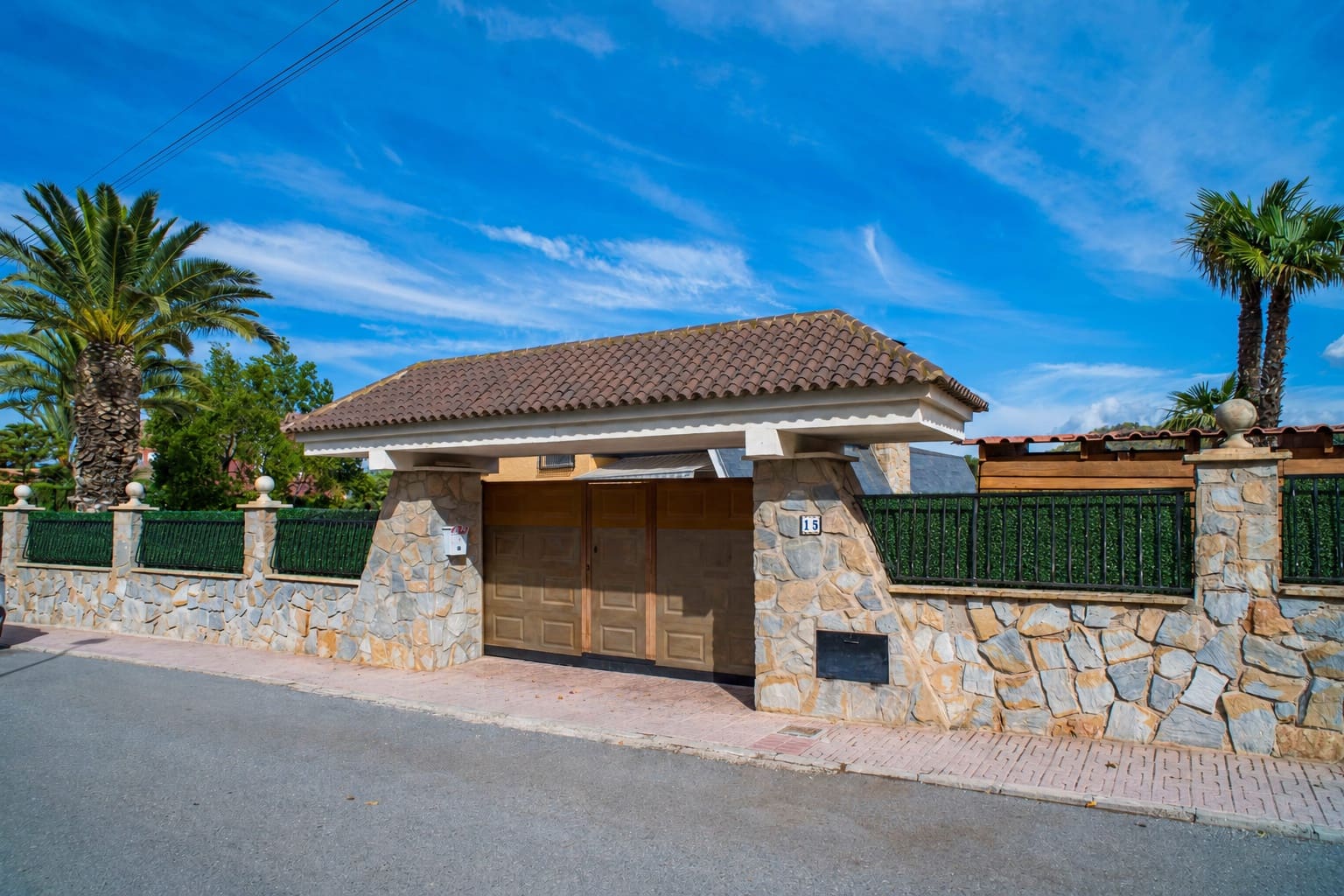 6 slaapkamer Villa te koop in Petrel / Petrer met zwembad garage - € 495.000 (Ref: 10113454)