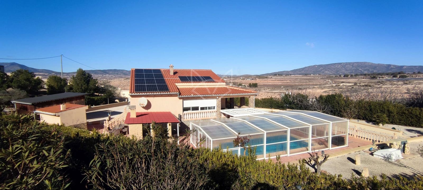 3 soveværelse Villa til salg i Pinoso med swimmingpool garage - € 399.995 (Ref: 9064335)