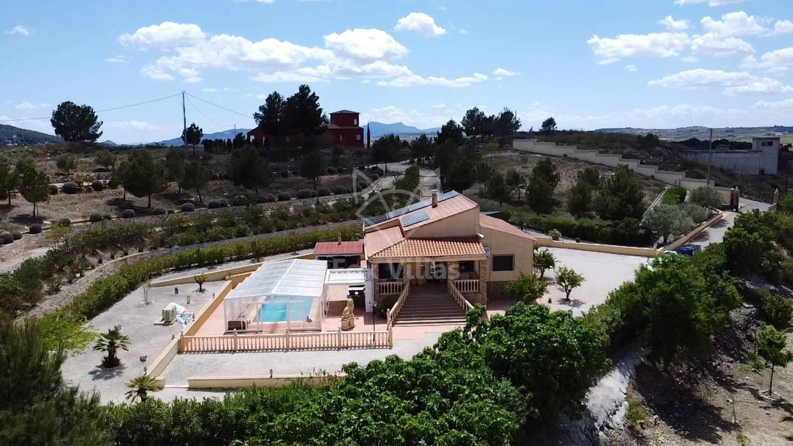 3 soveværelse Villa til salg i Pinoso med swimmingpool garage - € 399.995 (Ref: 9064335)