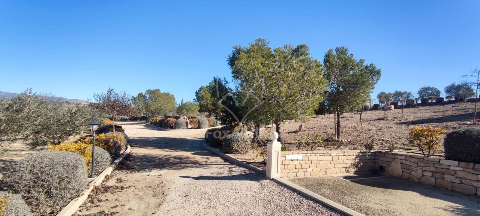 3 soveværelse Villa til salg i Pinoso med swimmingpool garage - € 399.995 (Ref: 9064335)