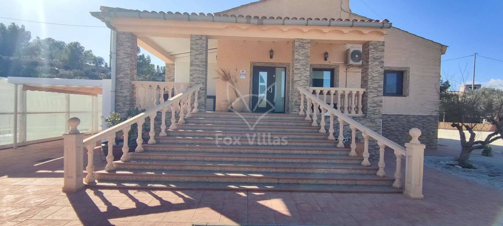 3 soveværelse Villa til salg i Pinoso med swimmingpool garage - € 399.995 (Ref: 9064335)