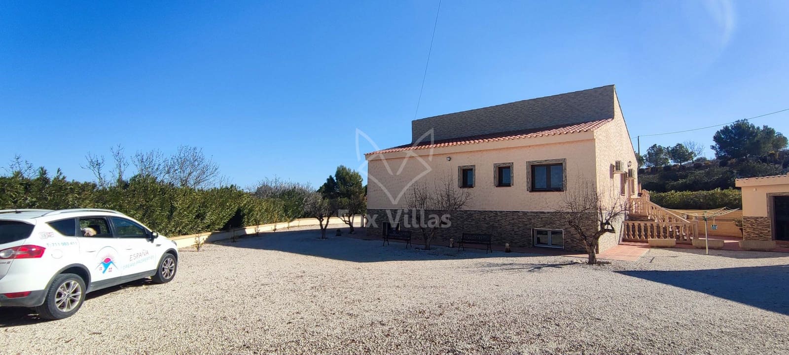 3 soveværelse Villa til salg i Pinoso med swimmingpool garage - € 399.995 (Ref: 9064335)