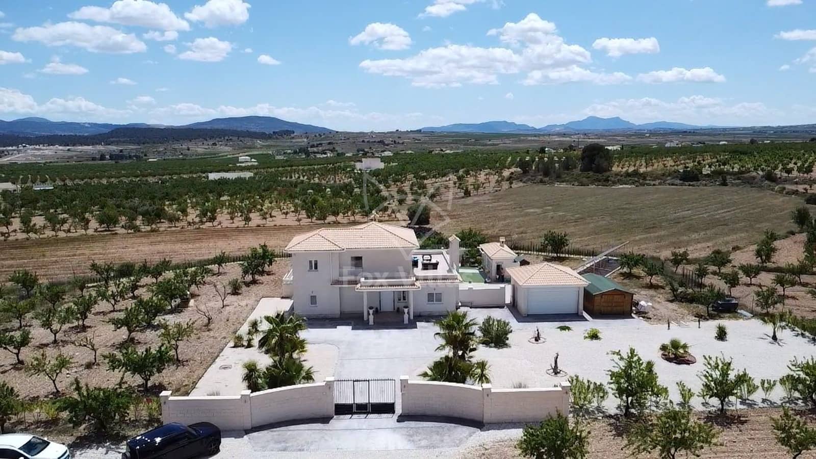 4 soveværelse Villa til salg i Pinoso med swimmingpool - € 595.000 (Ref: 9064483)