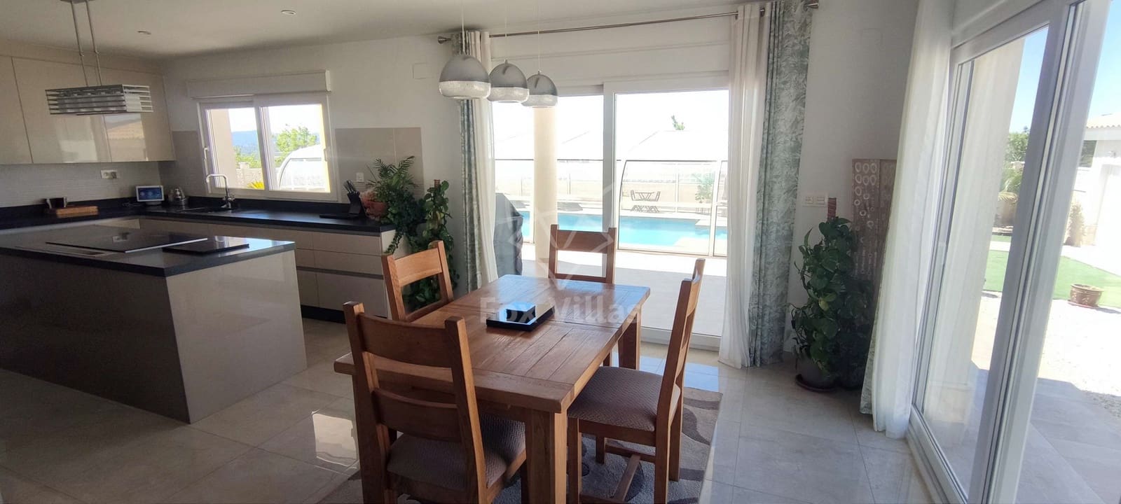 4 soveværelse Villa til salg i Pinoso med swimmingpool - € 595.000 (Ref: 9064483)