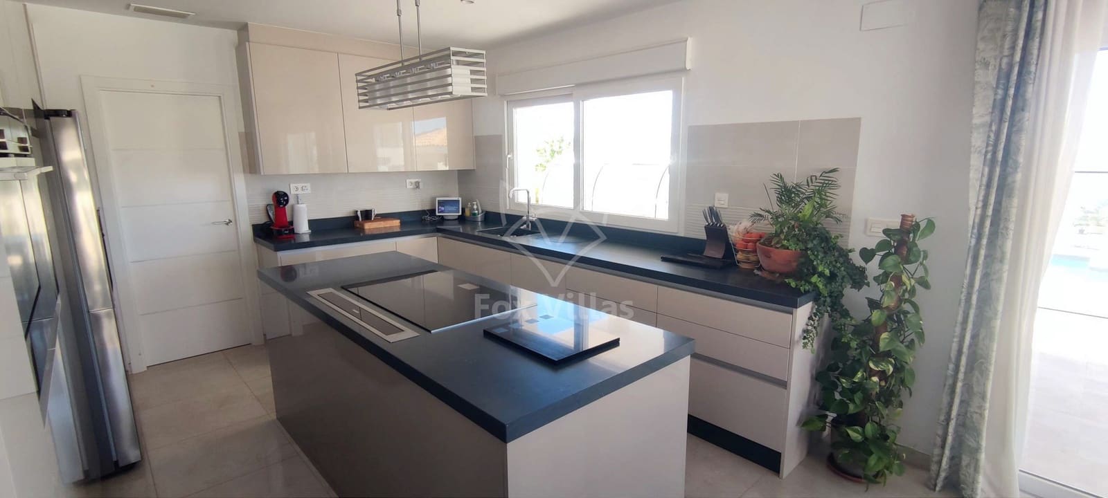 4 soveværelse Villa til salg i Pinoso med swimmingpool - € 595.000 (Ref: 9064483)