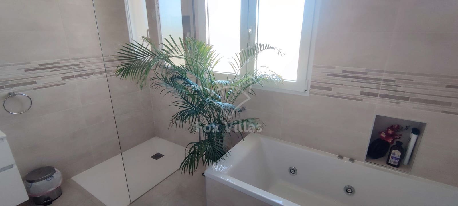 4 soveværelse Villa til salg i Pinoso med swimmingpool - € 595.000 (Ref: 9064483)