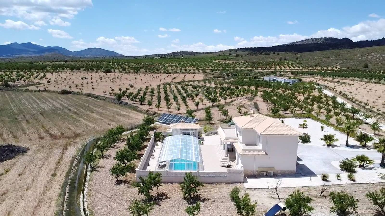 4 soveværelse Villa til salg i Pinoso med swimmingpool - € 595.000 (Ref: 9064483)