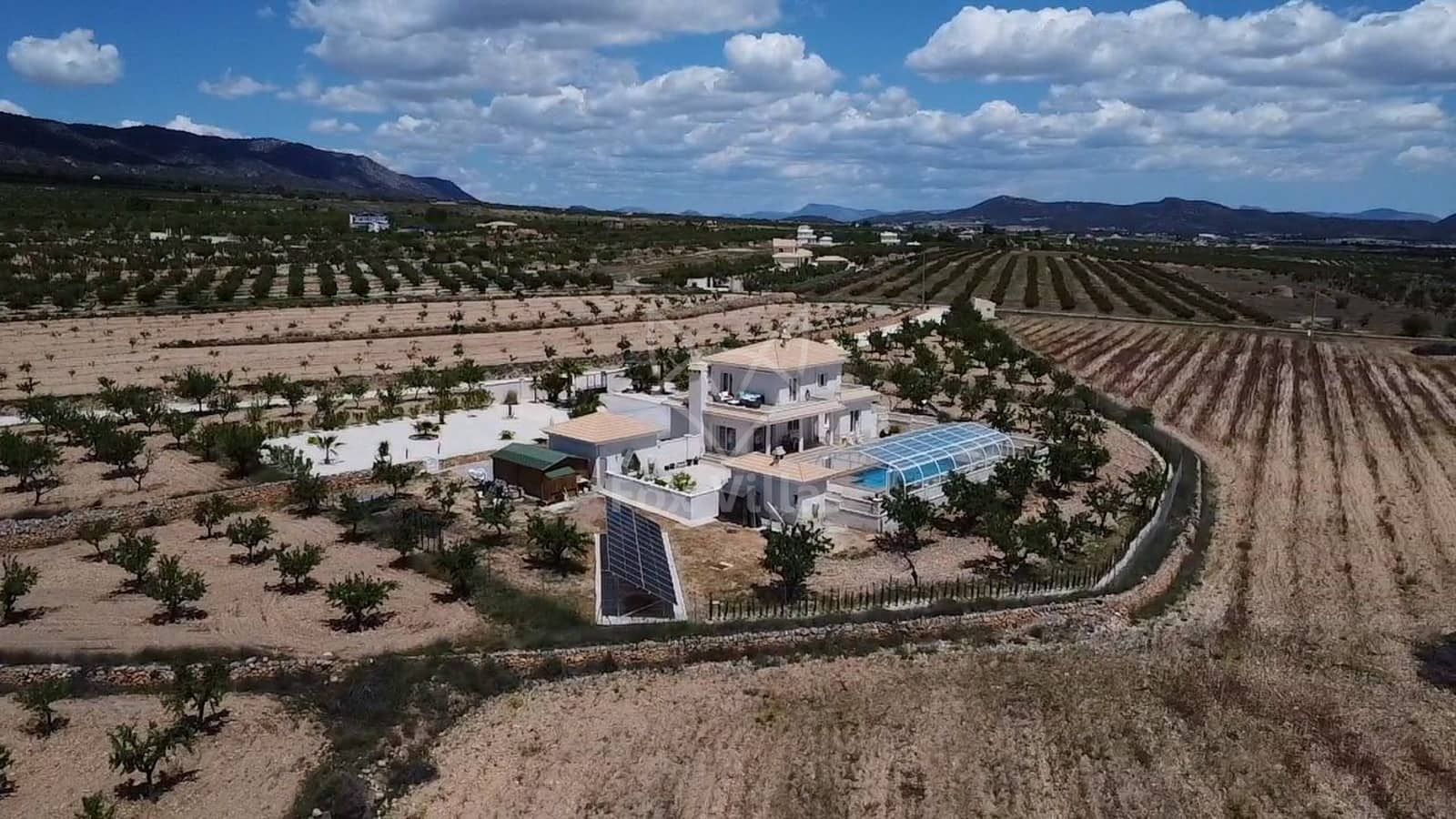 4 soveværelse Villa til salg i Pinoso med swimmingpool - € 595.000 (Ref: 9064483)