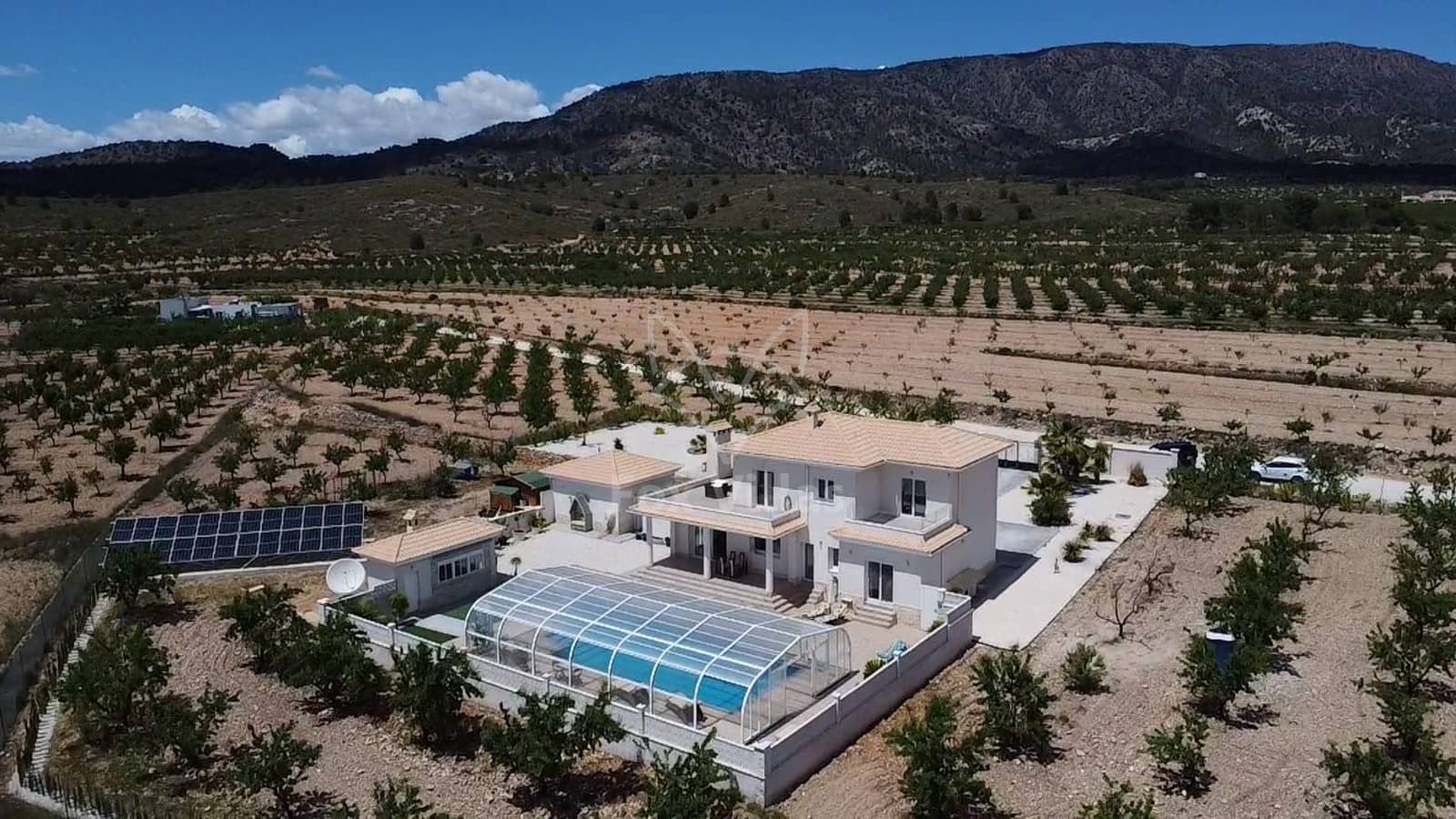 4 soveværelse Villa til salg i Pinoso med swimmingpool - € 595.000 (Ref: 9064483)