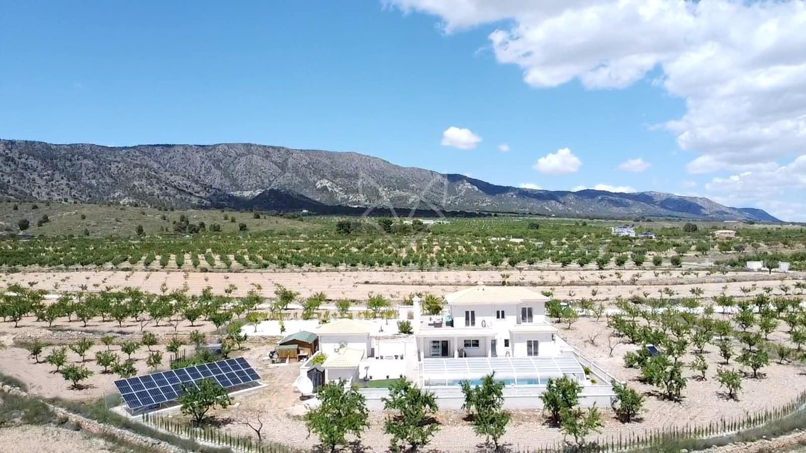 4 soveværelse Villa til salg i Pinoso med swimmingpool - € 595.000 (Ref: 9064483)