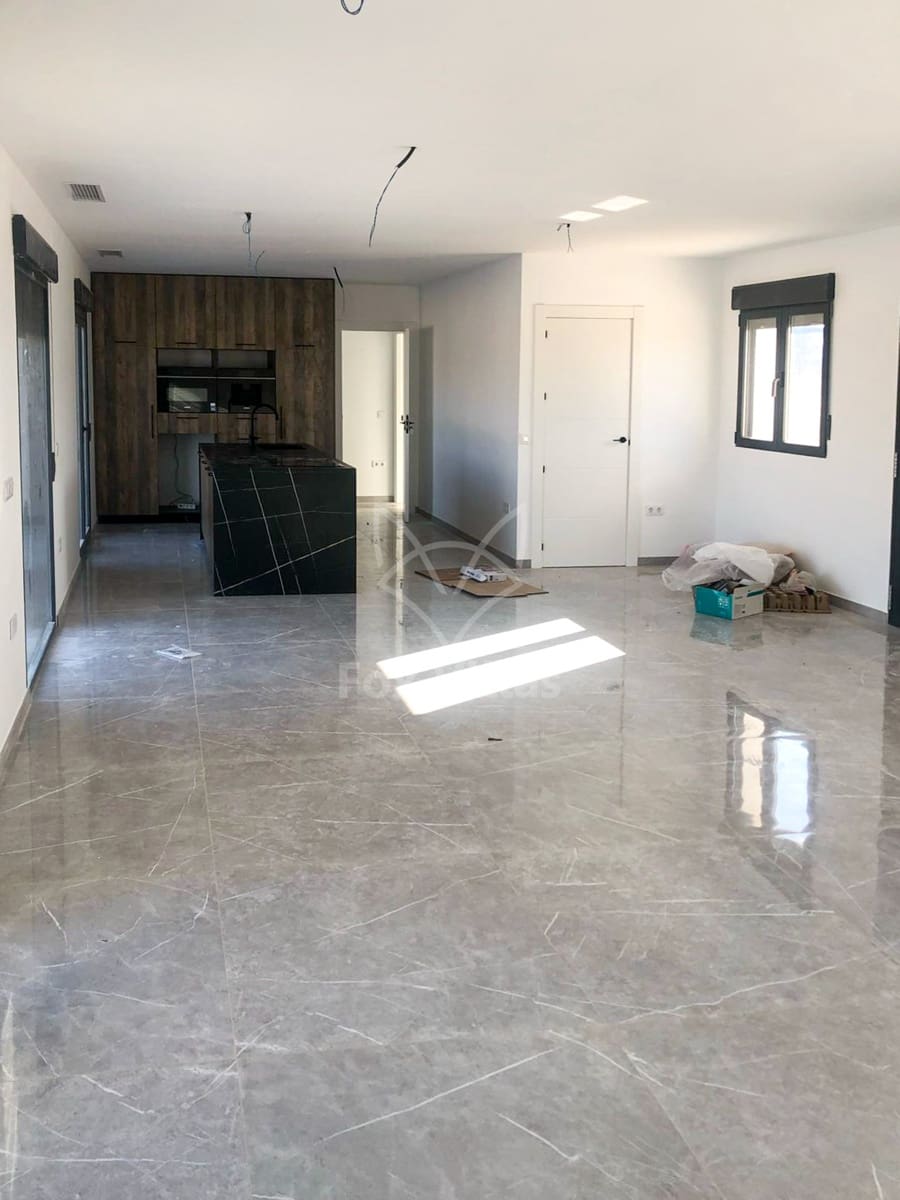 Chalet de 3 habitaciones en Pinoso en venta con piscina - 297.000 € (Ref: 9076941)