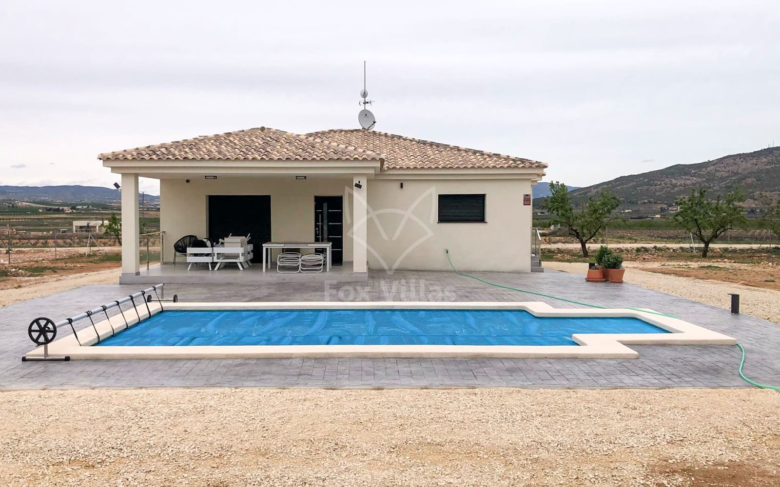 Chalet de 3 habitaciones en Pinoso en venta con piscina - 297.000 € (Ref: 9076941)