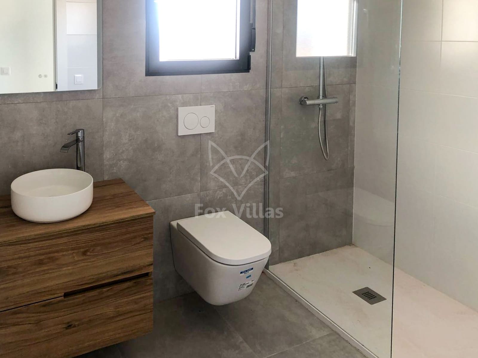 Chalet de 3 habitaciones en Pinoso en venta con piscina - 297.000 € (Ref: 9076941)