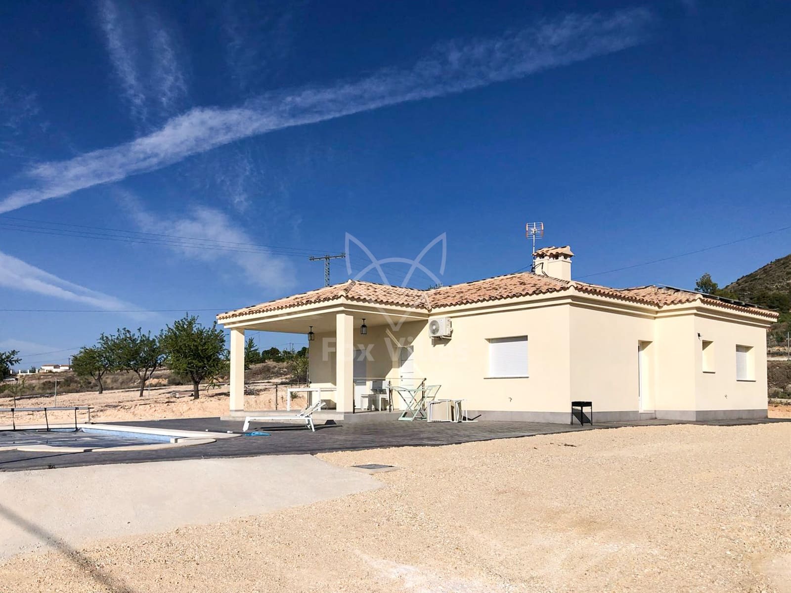 Chalet de 3 habitaciones en Pinoso en venta con piscina - 297.000 € (Ref: 9076941)