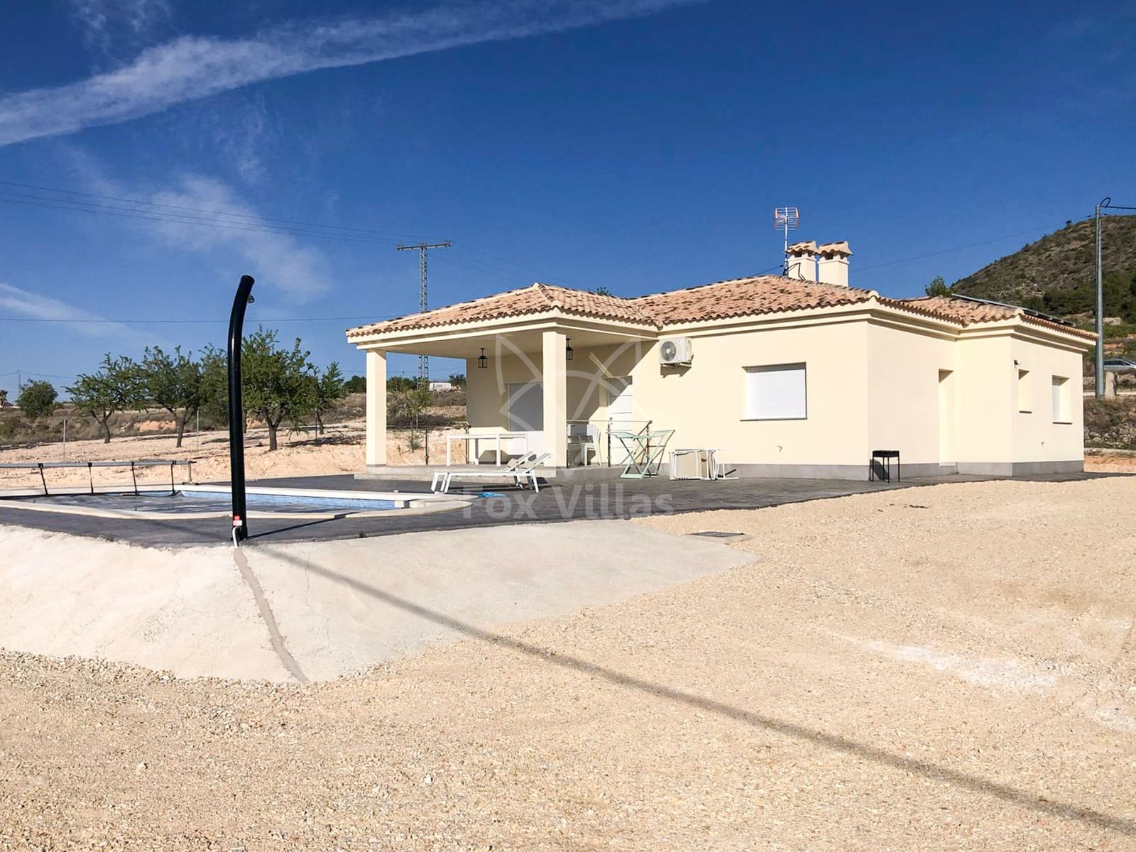 Chalet de 3 habitaciones en Pinoso en venta con piscina - 297.000 € (Ref: 9076941)