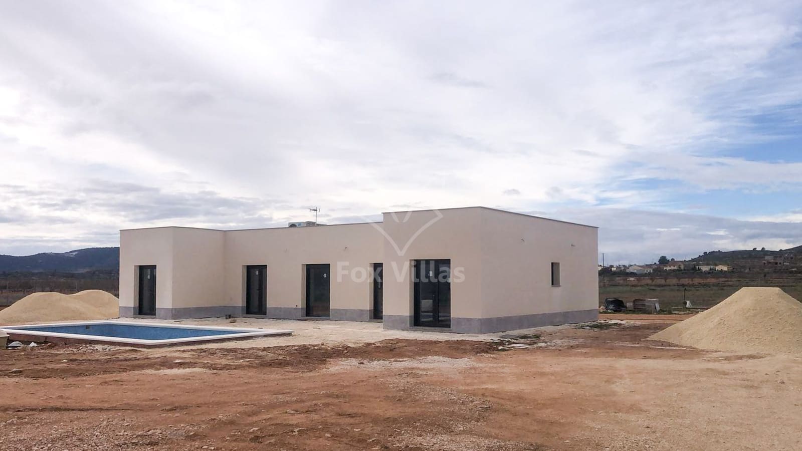 3 bedroom Villa for sale in Pinoso with pool - € 297,000 (Ref: 9076942)