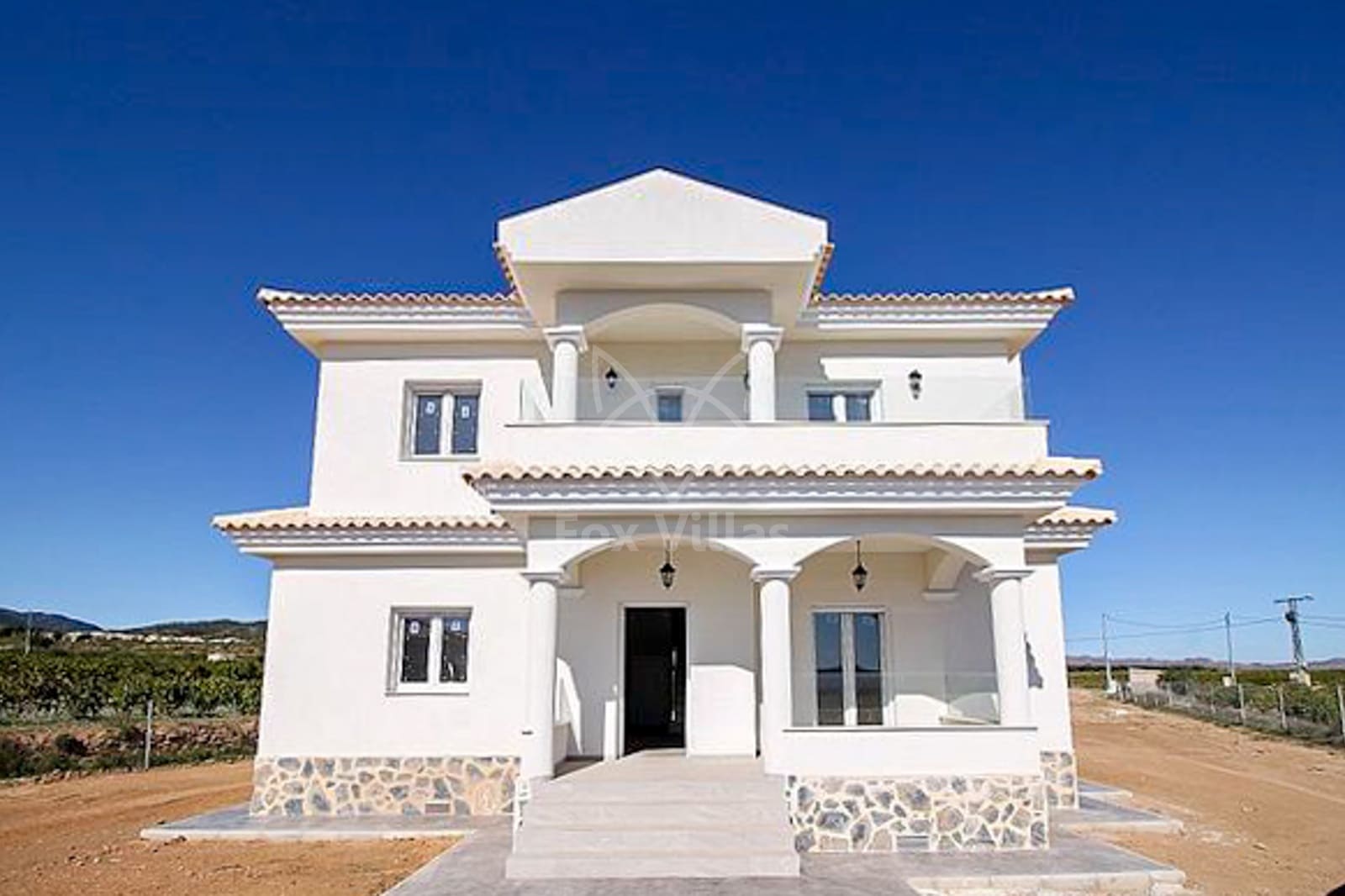 Chalet de 3 habitaciones en Pinoso en venta con piscina - 337.000 € (Ref: 9077140)