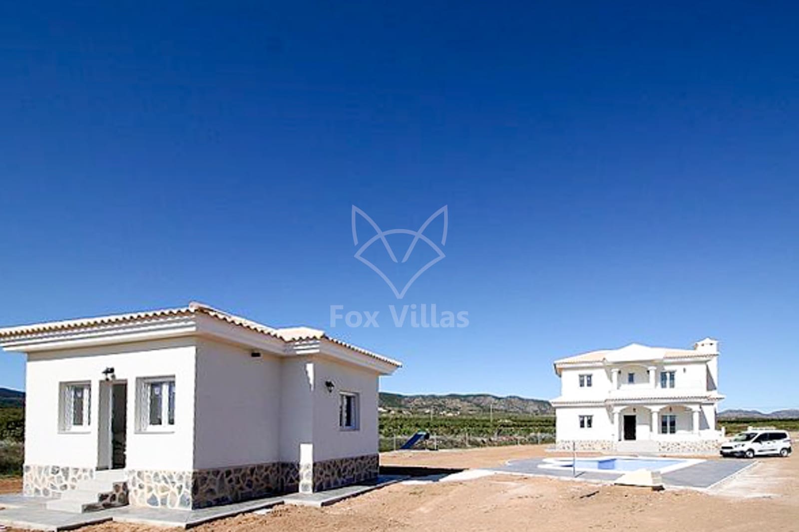 Chalet de 3 habitaciones en Pinoso en venta con piscina - 337.000 € (Ref: 9077140)