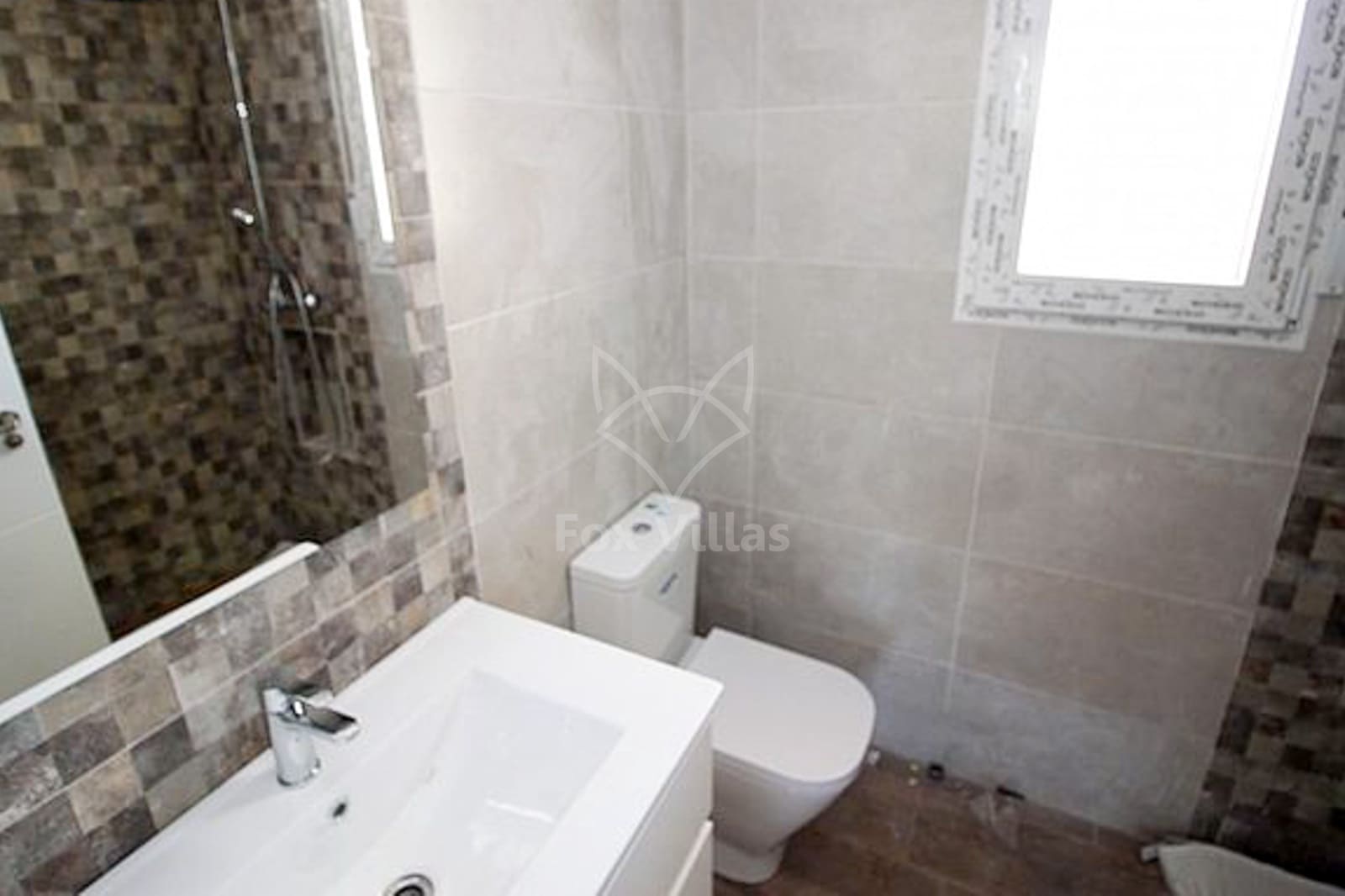 Chalet de 3 habitaciones en Pinoso en venta con piscina - 337.000 € (Ref: 9077140)