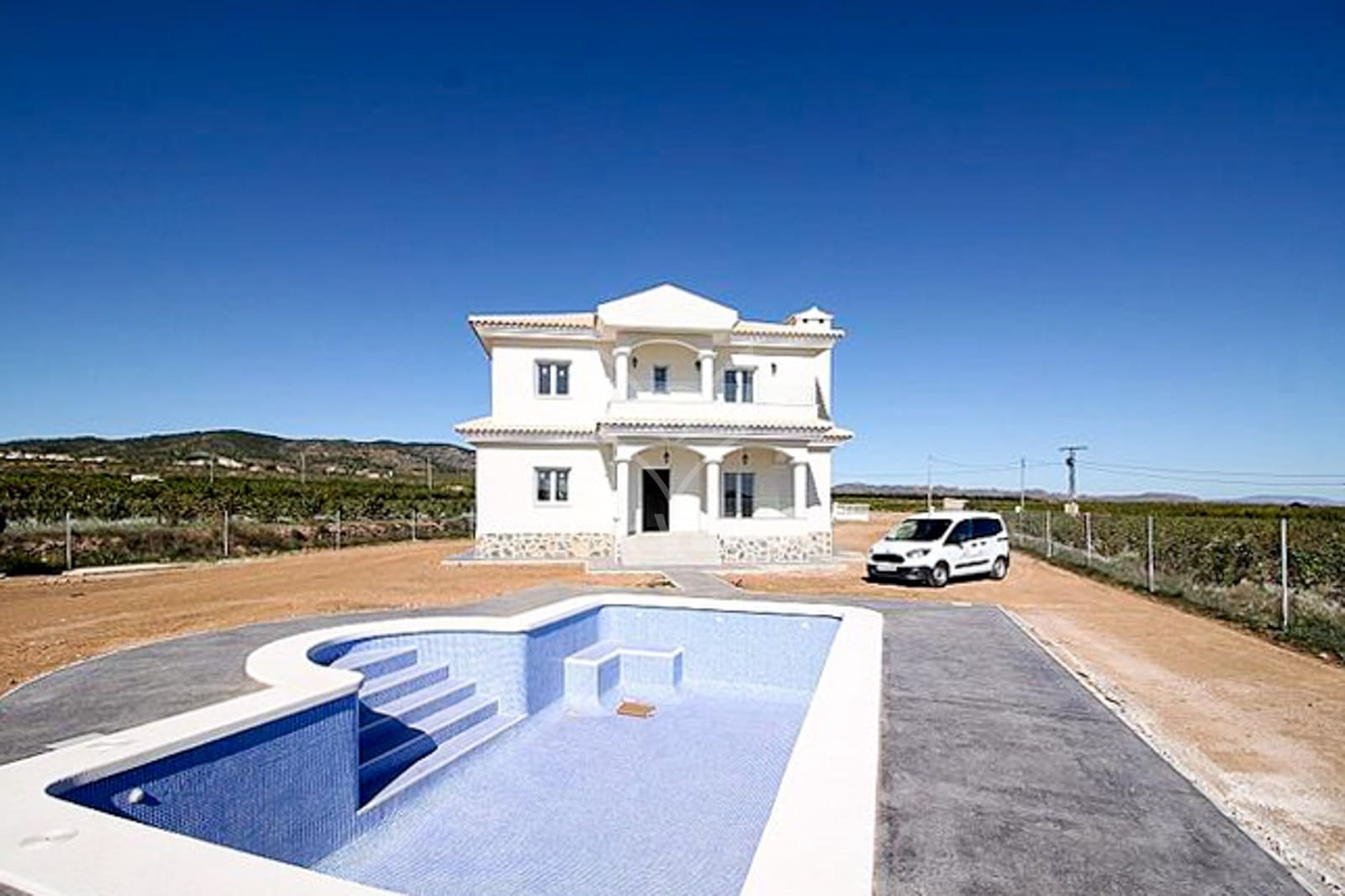 Chalet de 3 habitaciones en Pinoso en venta con piscina - 337.000 € (Ref: 9077140)