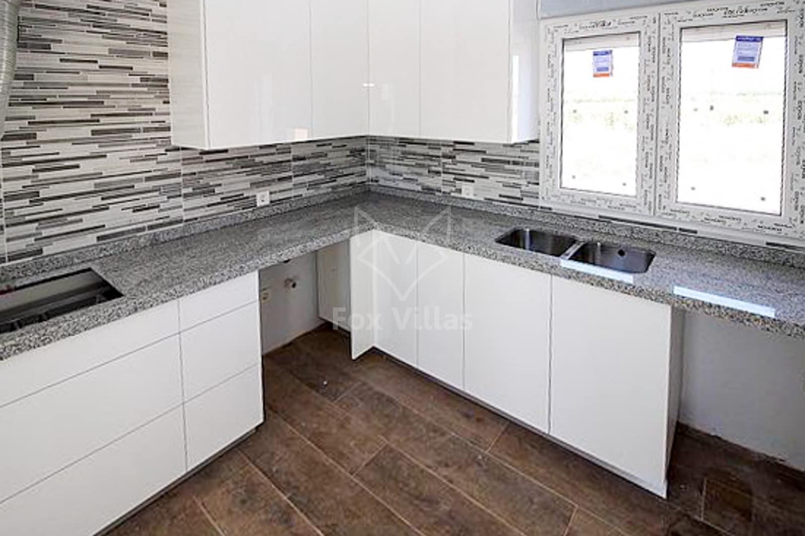 Chalet de 3 habitaciones en Pinoso en venta con piscina - 337.000 € (Ref: 9077140)