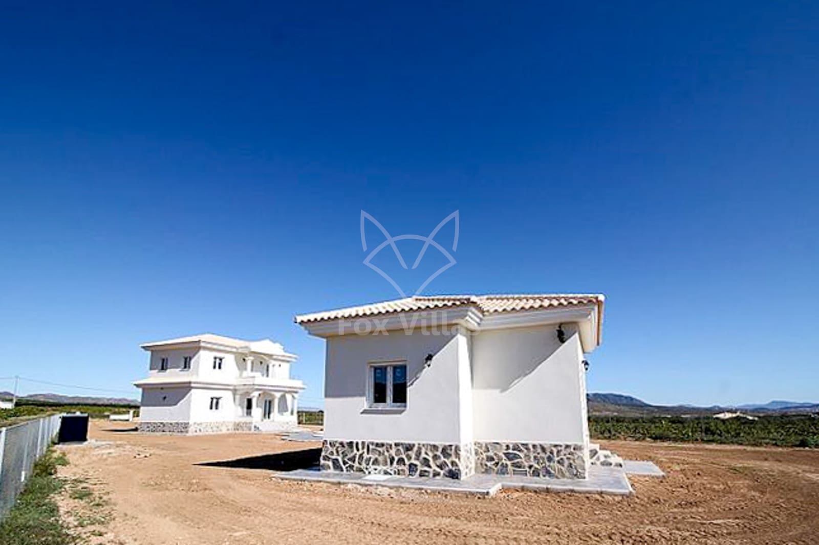 Chalet de 3 habitaciones en Pinoso en venta con piscina - 337.000 € (Ref: 9077140)