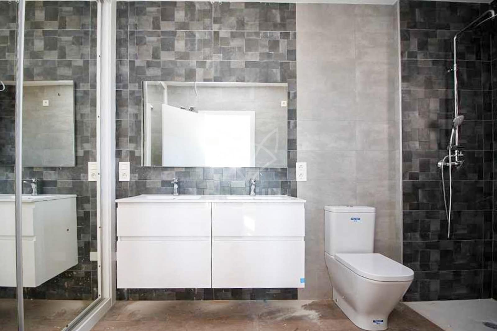 Chalet de 3 habitaciones en Pinoso en venta con piscina - 337.000 € (Ref: 9077140)