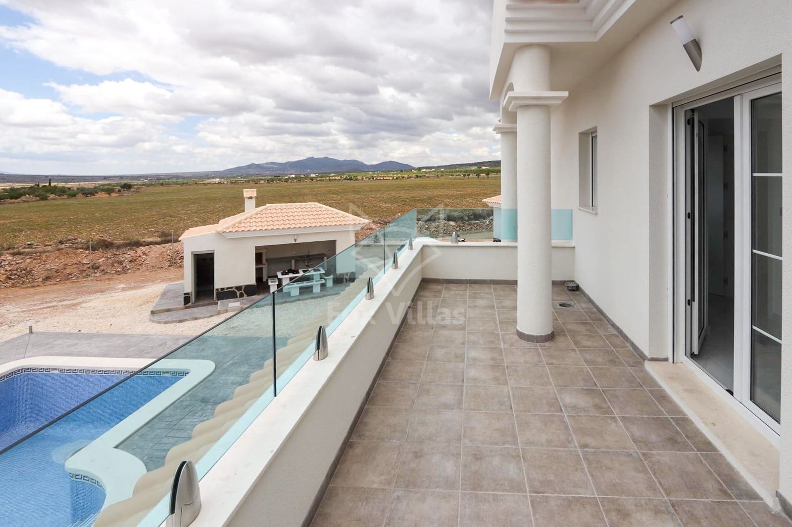 3 soveværelse Villa til salg i Pinoso med swimmingpool - € 381.000 (Ref: 9077452)