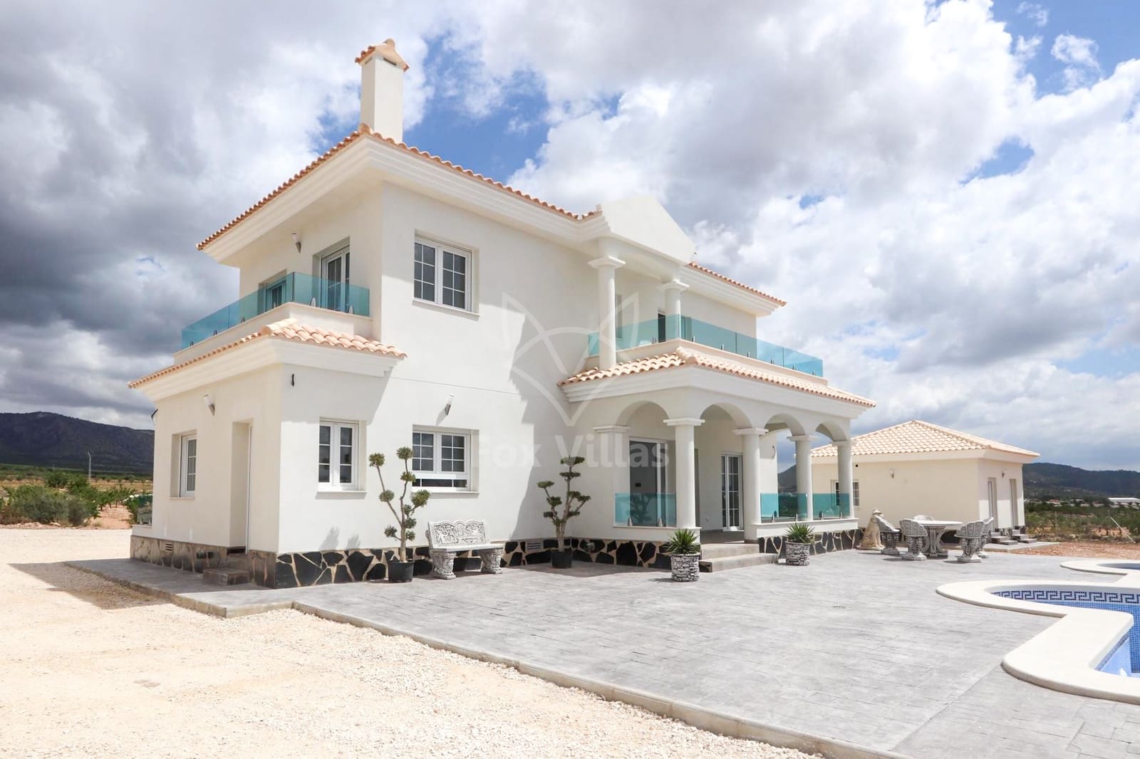 3 soveværelse Villa til salg i Pinoso med swimmingpool - € 381.000 (Ref: 9077452)