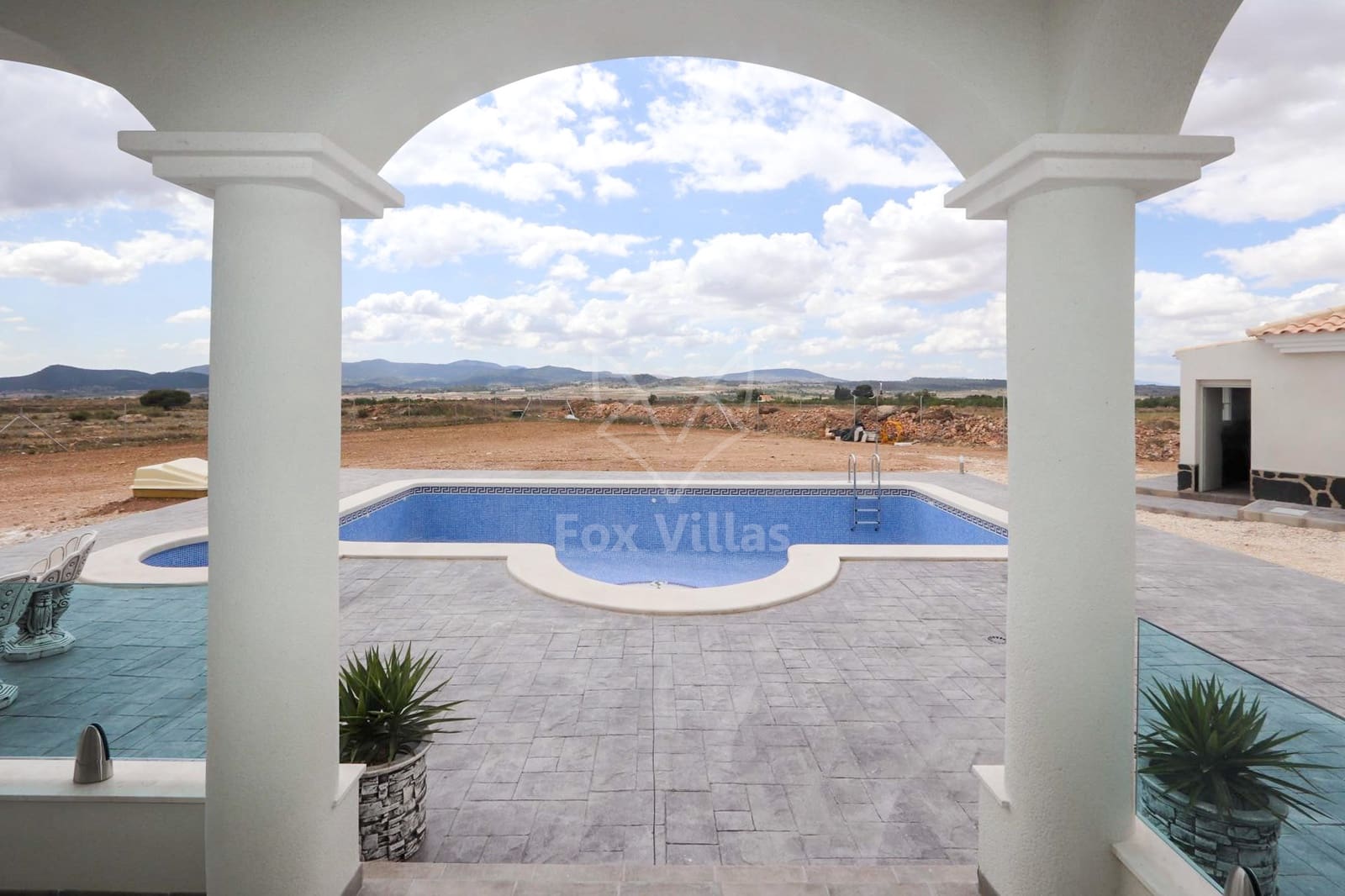 3 soveværelse Villa til salg i Pinoso med swimmingpool - € 381.000 (Ref: 9077452)