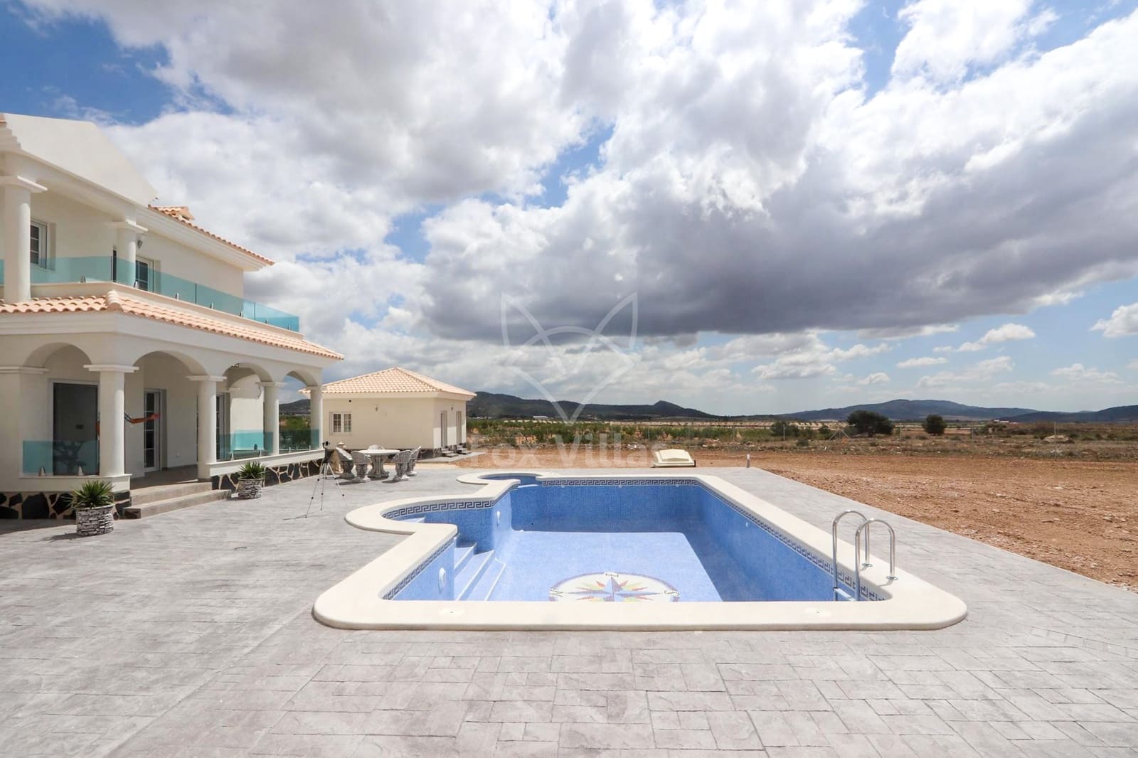 3 soveværelse Villa til salg i Pinoso med swimmingpool - € 381.000 (Ref: 9077452)